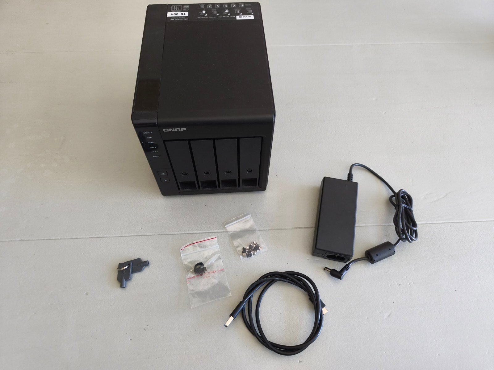 Qnap TR-004 Raid behuizing/uitbreiding +  Ironwolf 4tbs, Ophalen of Verzenden, Zo goed als nieuw