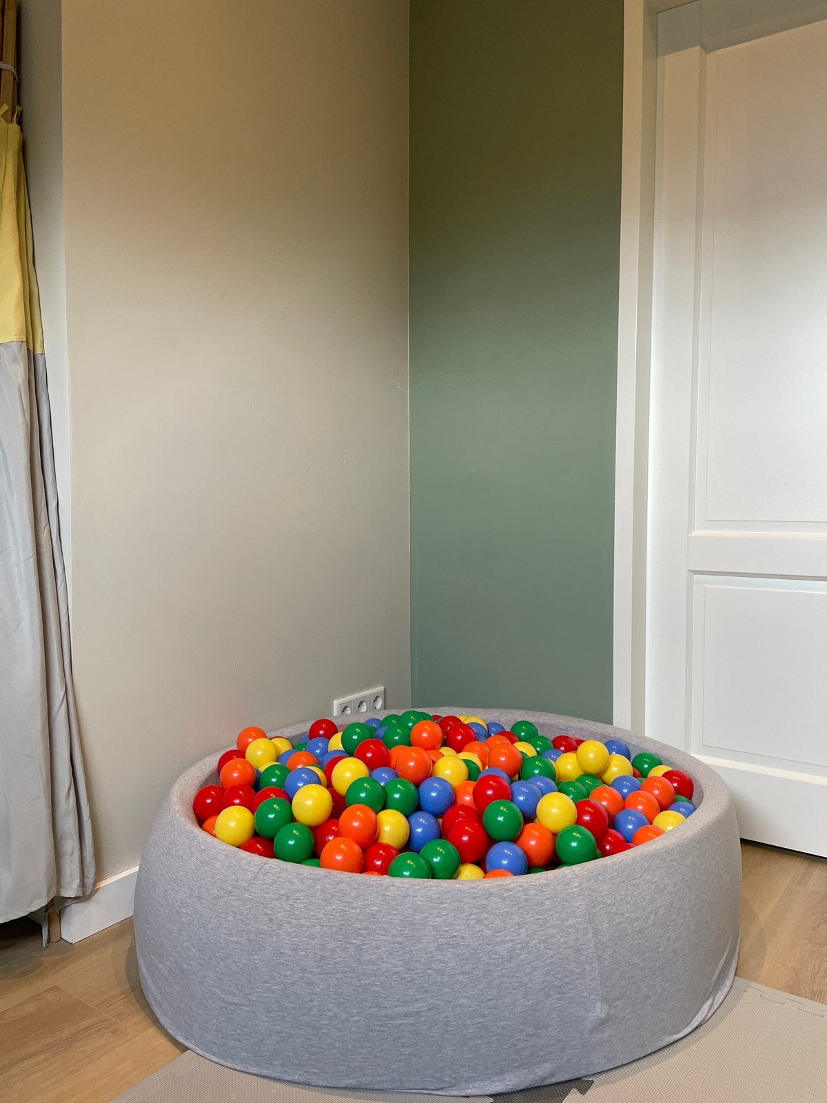 Ballenbak met wasbare hoes en gekleurde ballen, Ophalen, Gebruikt, Jongen of Meisje