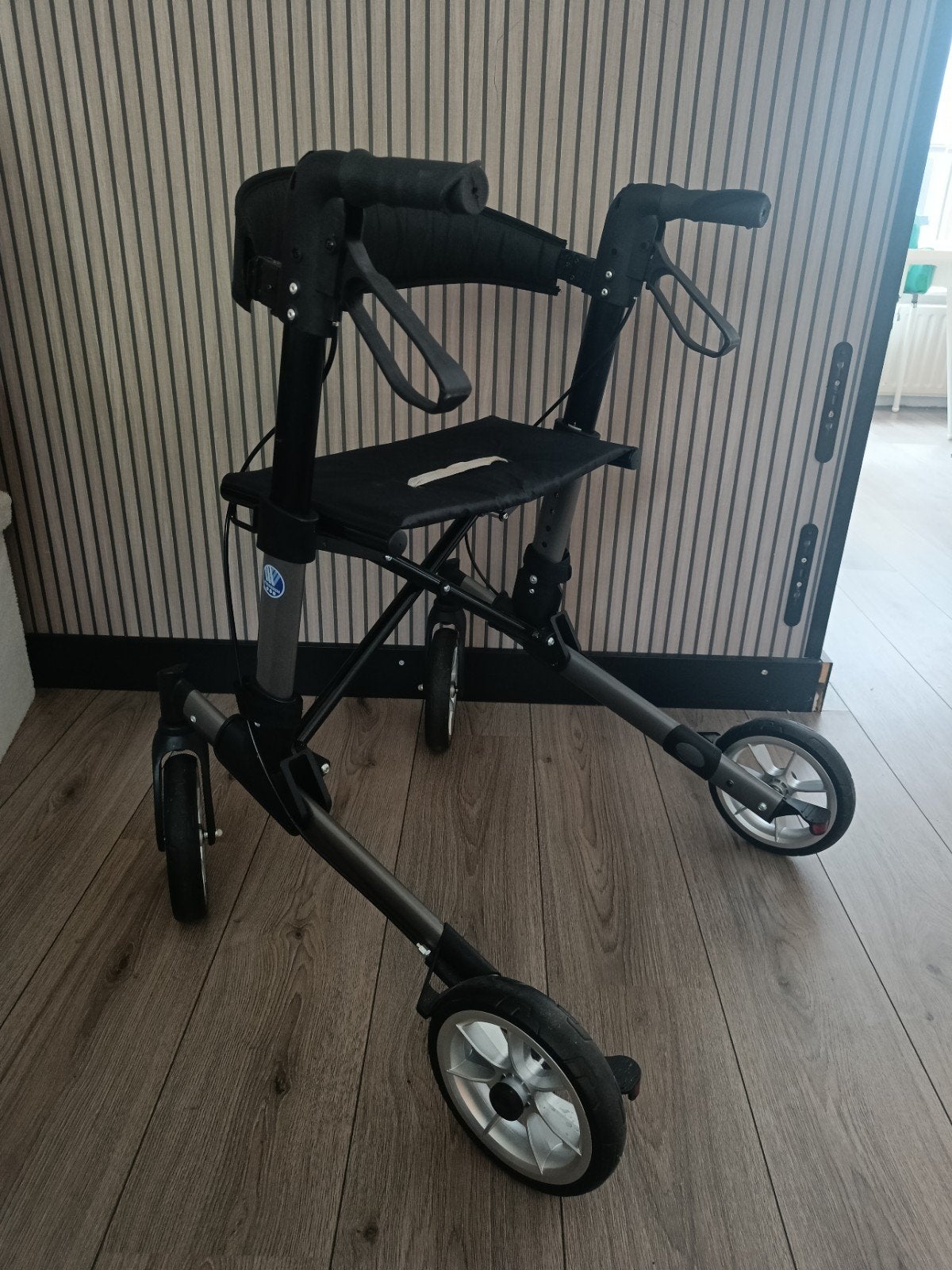 Vermeiren Quava rollator, lichtgewicht dubbel opvouwbaar, Ophalen, Lichtgewicht, Gebruikt