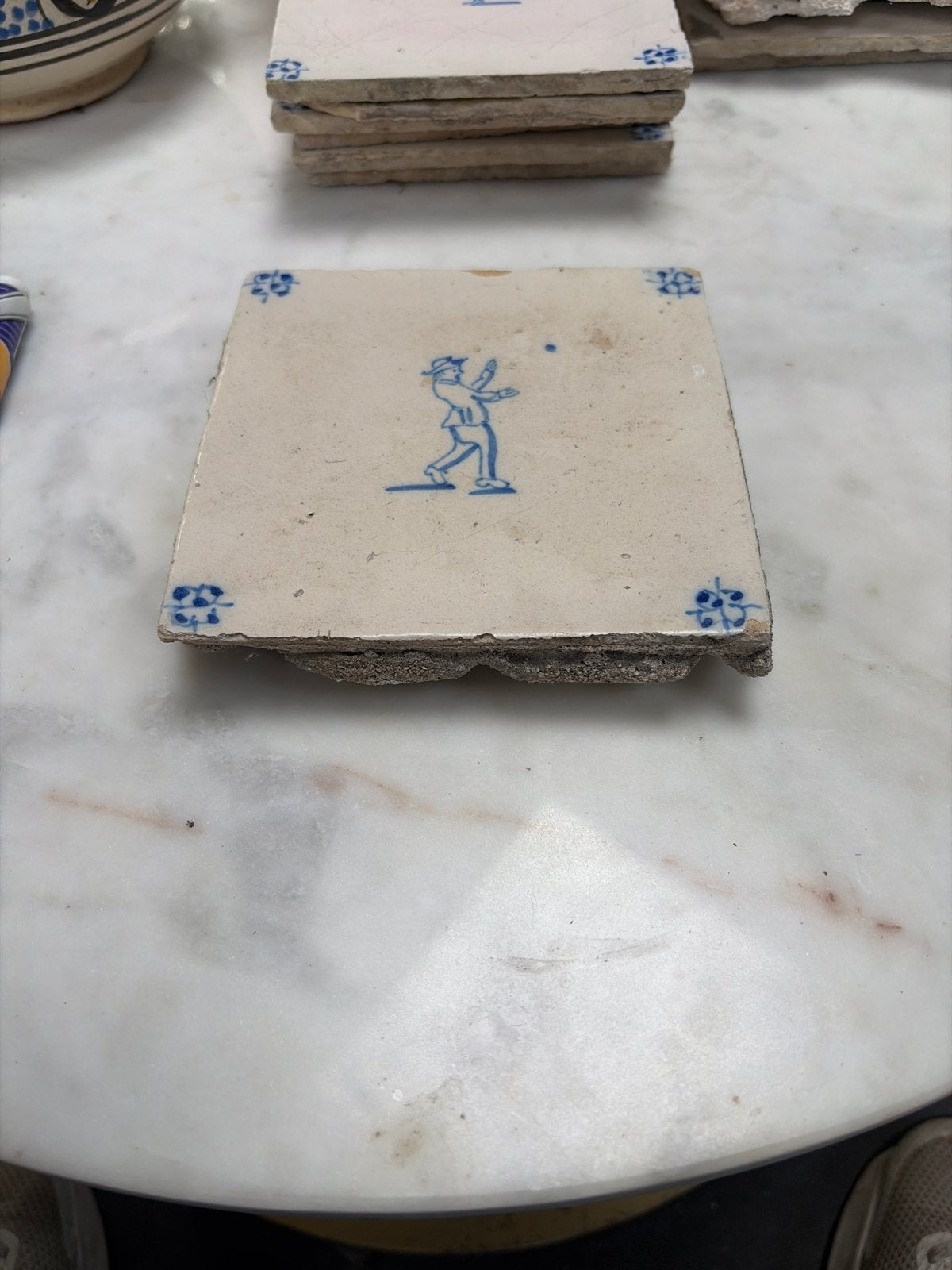 Antieke Delfts Blauwe Tegel met Figuur, Ophalen of Verzenden