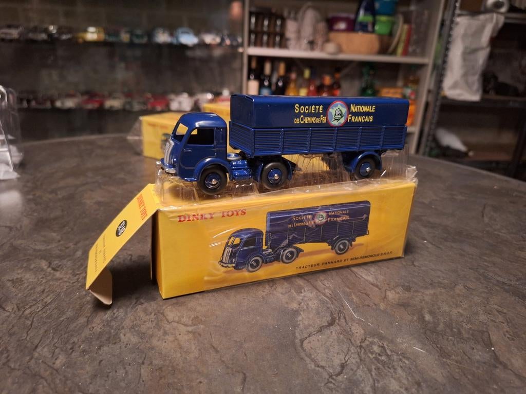Verschillende dinky toys 8 stuks, Overige merken, Verschillende 

Vrachtwagen
Schoolbus
Takelauto, Ophalen of Verzenden, Bus of Vrachtwagen