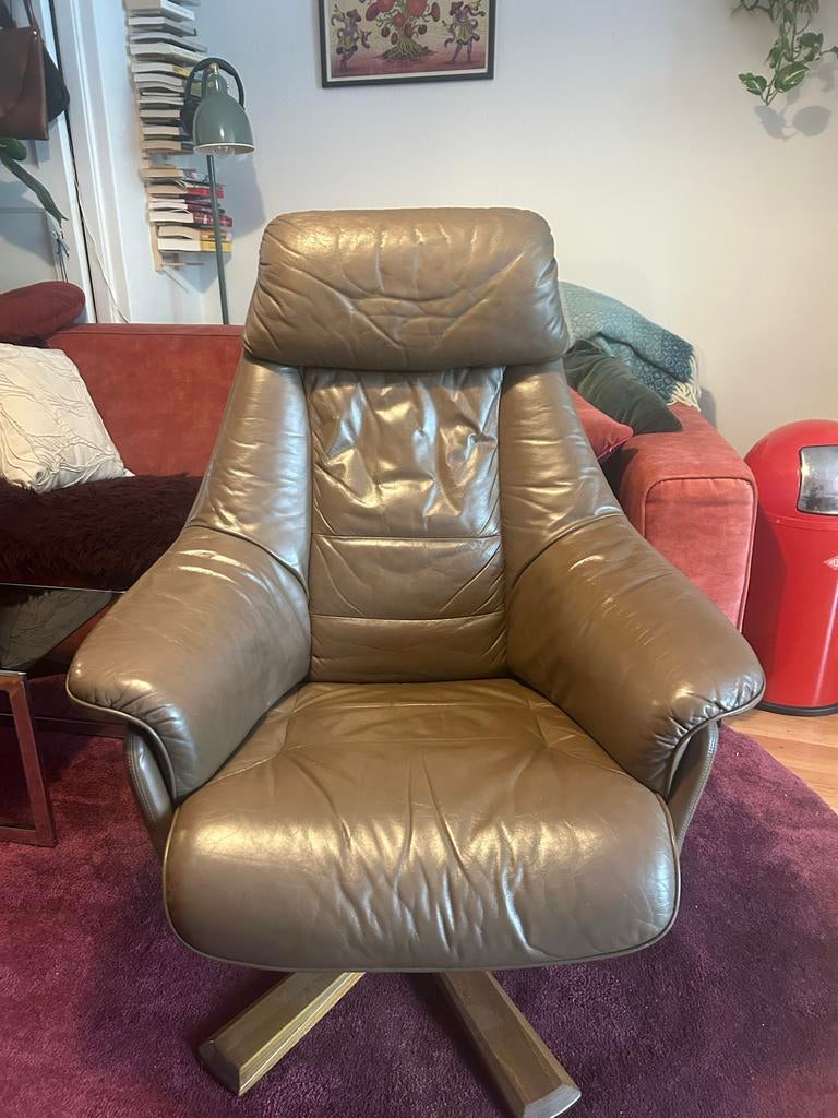 Zweedse Vintage Draaistoel van Göte Möbler- Fauteuil, Huis en Inrichting, Fauteuils, Ophalen, Gebruikt, Leer, 75 tot 100 cm