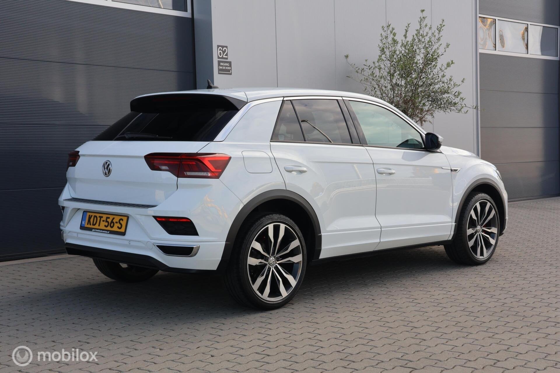 Volkswagen T-Roc 1.5 TSI DSG R-Line I Camera I ACC |19 Inch, Stof, Zwart, 4 cilinders, Wit