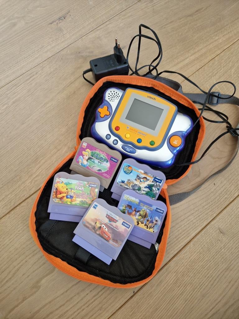 VTech V.Smile Pocket + 5 Spellen (o.a. Cars, Winnie de Poeh,, Ophalen, Gebruikt