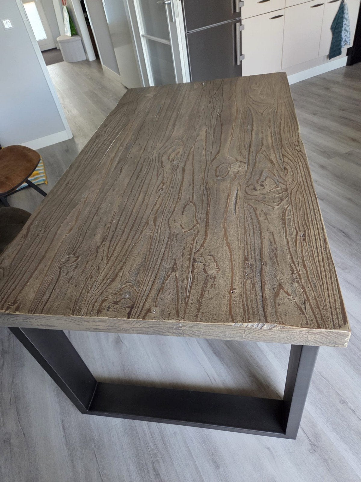 mooie houtkleurige tafel, Huis en Inrichting, Complete inboedels, Ophalen