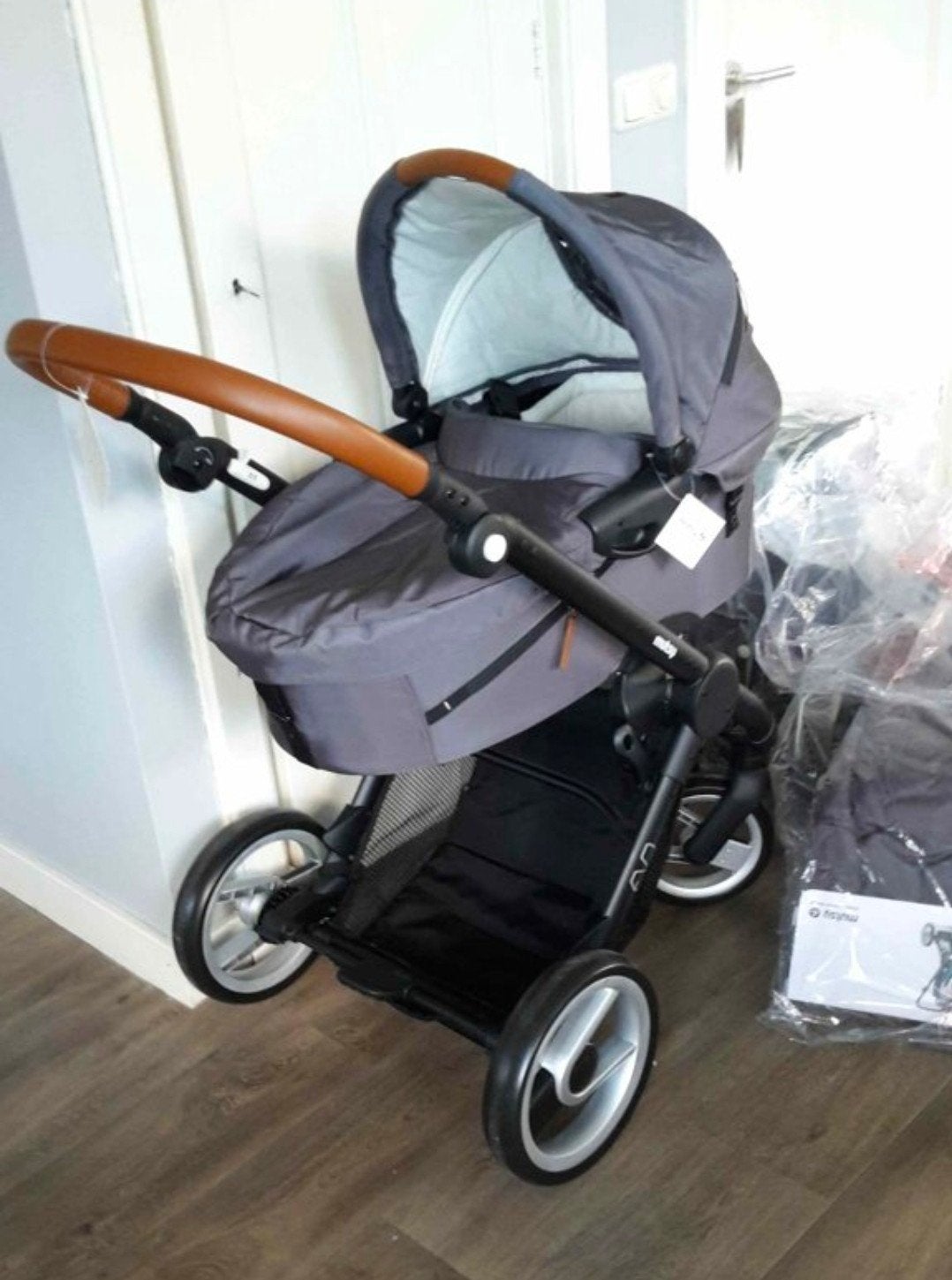 Mutsy-Wandelwagen met bak en zit stoeltje(zie foto's), nog i, Ophalen, Gebruikt, Overige merken, Met reiswieg