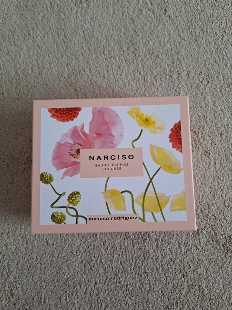 Narciso Rodriguez Eau de Parfum Poudrée Giftset 50ml, Sieraden, Tassen en Uiterlijk, Uiterlijk | Parfum, Ophalen of Verzenden