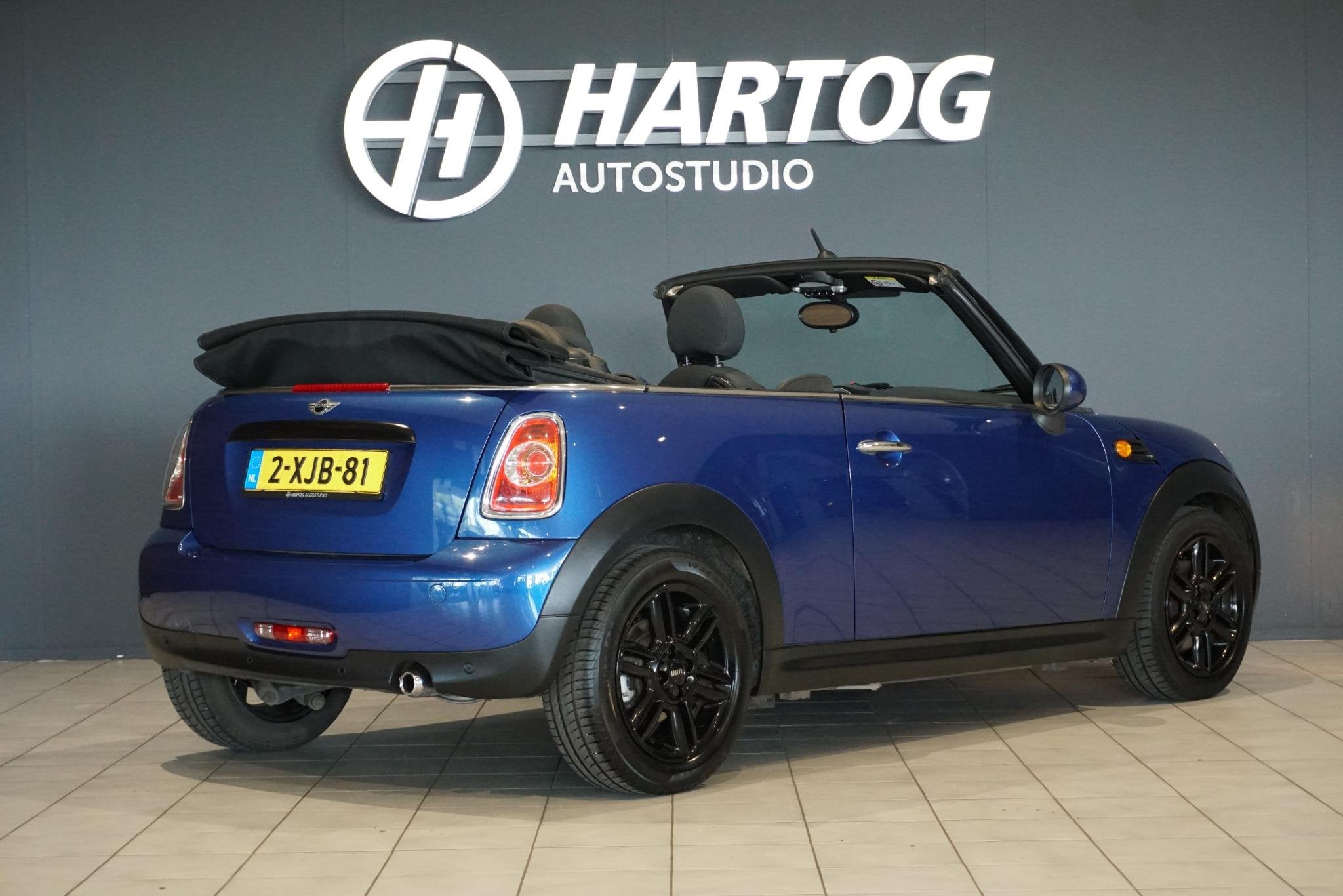 MINI Cabrio 1.6 + PDC / NAVIGATIE / 16'' LMV, Auto's, Voorwielaandrijving, Stof, Gebruikt, Zwart