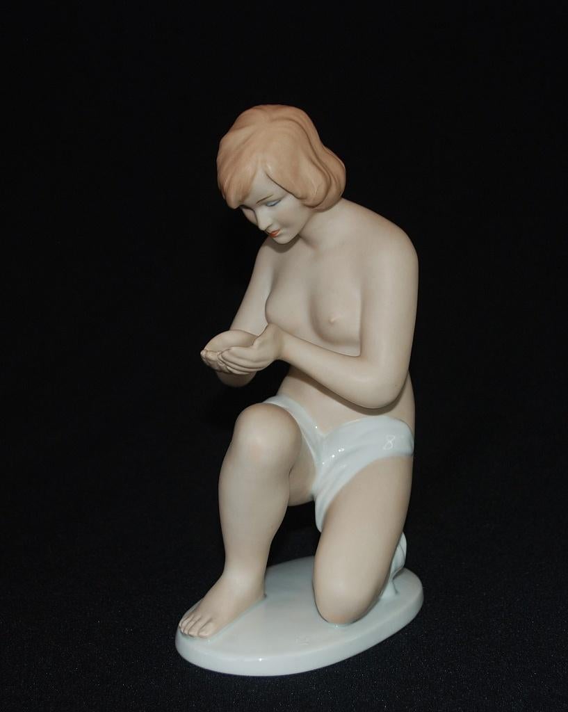 Naakte vrouw drinkend 1964. Ontwerper Kurt Steiner Porselein, Antiek en Kunst, Curiosa en Brocante, Ophalen of Verzenden