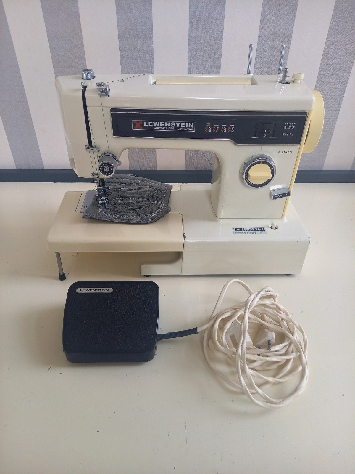Lewenstein amazone 560 super stretch, Hobby en Vrije tijd, Naaimachines en Toebehoren, Ophalen, Gebruikt, Naaimachine, Lewenstein