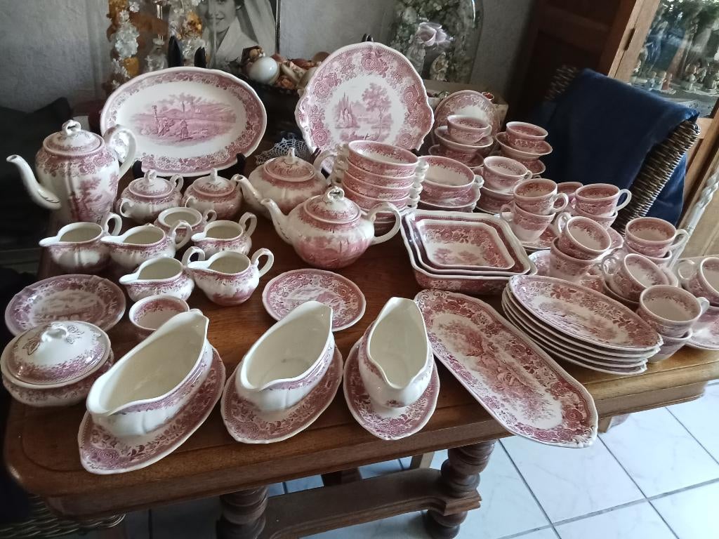 Serviesdelen Villeroy en Boch serie Burgenland rood, Antiek en Kunst, Antiek | Servies los, Ophalen of Verzenden