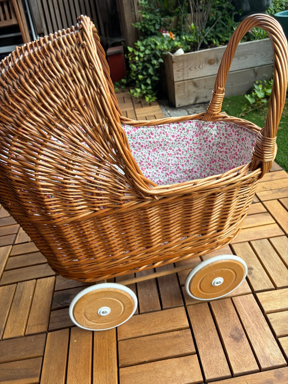 Rotan poppenwagen met bloemenprint bekleding, Ophalen of Verzenden, Gebruikt, Overige typen