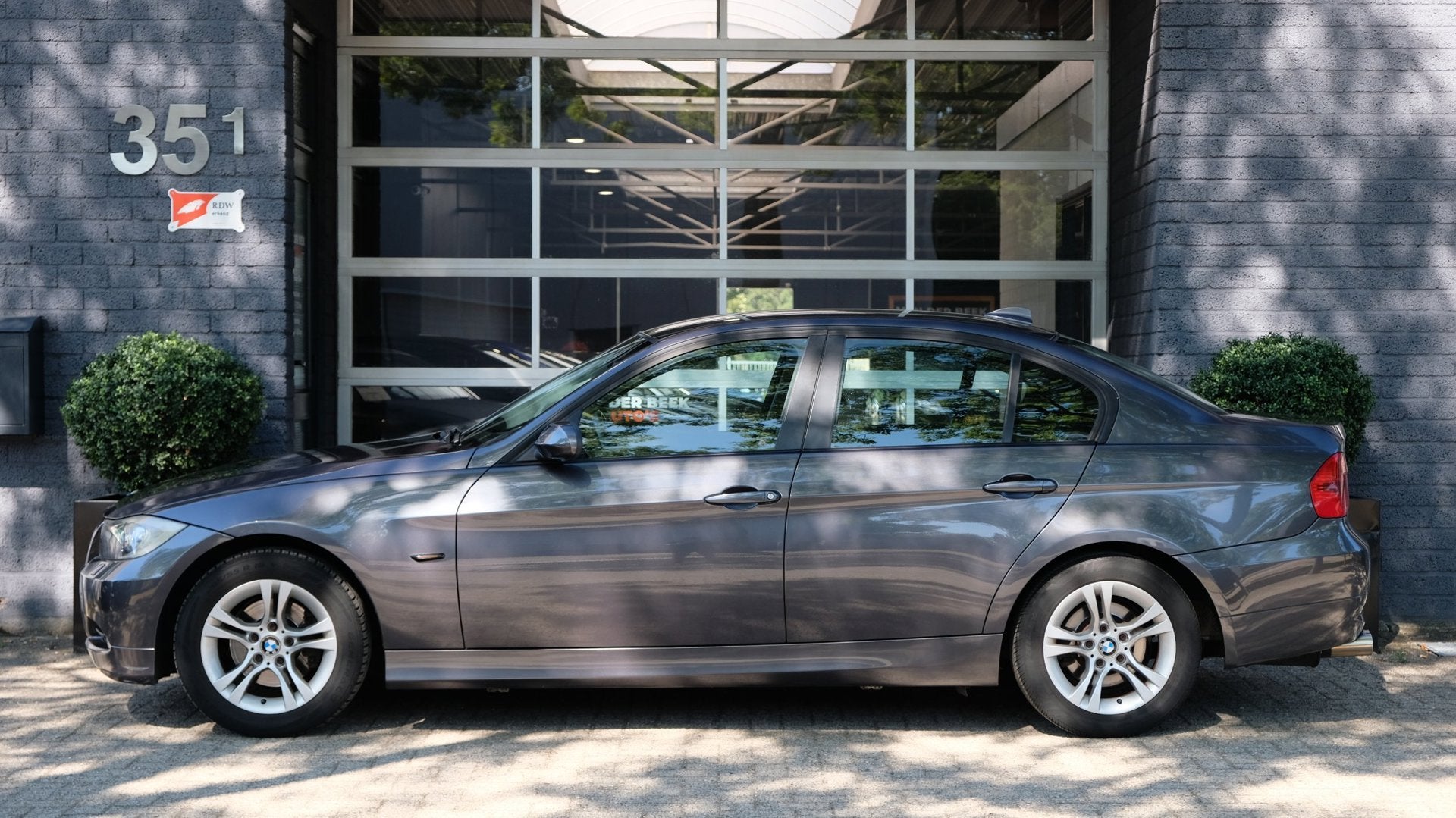 BMW 3-serie 316i CARPLAY CAMERA CRUISE NAP XENON, Auto's, Gebruikt, 4 cilinders, Parkeersensor, 122 pk
