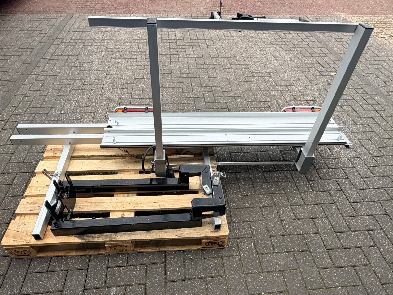 Foto 4 van SCOOTER en/of FIETSENDRAGER met slide voor BUSCAMPER