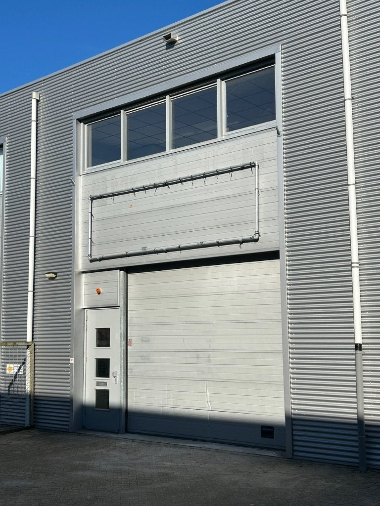 TE HUUR – REPRESENTATIEVE BEDRIJFSUNIT MET KANTOOR | HOUTEN, 150 m², Huur, Bedrijfsruimte