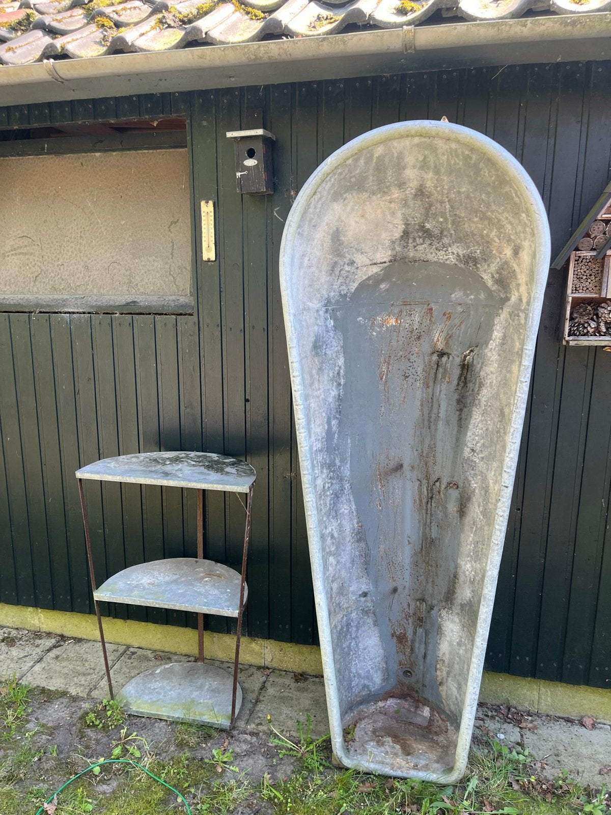 Oude zinken badkuip met los element van 3 schappen, Antiek en Kunst, Ophalen