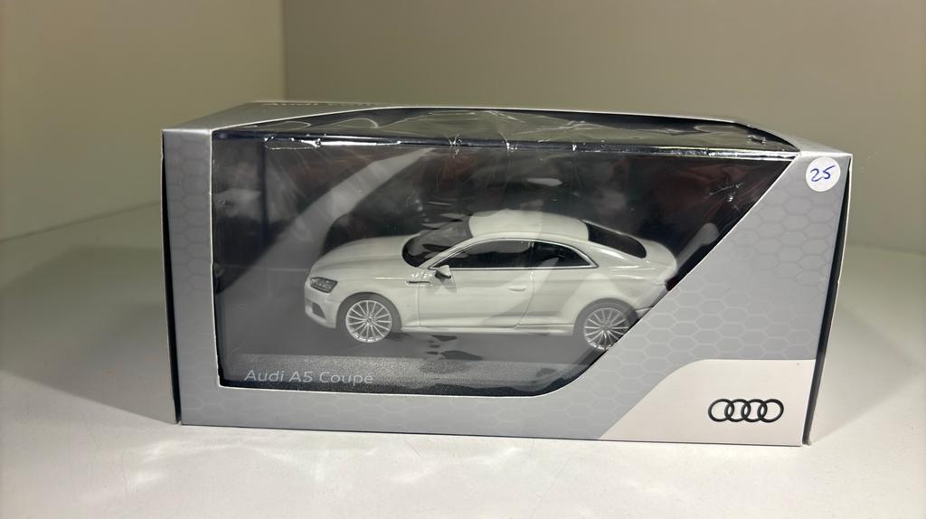 Audi a5 coupe white spark 1.43, Overige merken, Auto, Ophalen of Verzenden, A