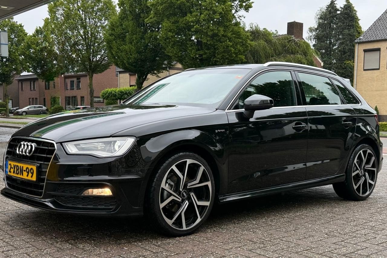 Audi A3 1.4TFSI G-tron 81KW SB S-tro 2014 Zwart, Auto's, 4 cilinders, Zwart, Origineel Nederlands, Onderhoudsboekje