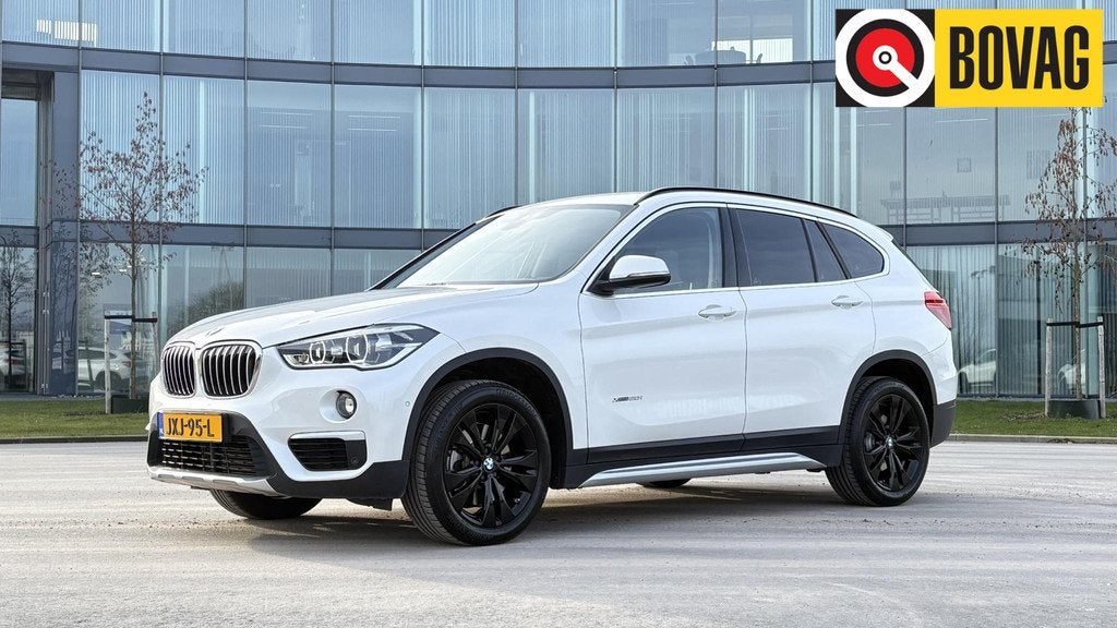 BMW X1 xDrive20i X-Line trekhaak, Auto's, BMW, Stof, Gebruikt, Euro 6, Wit