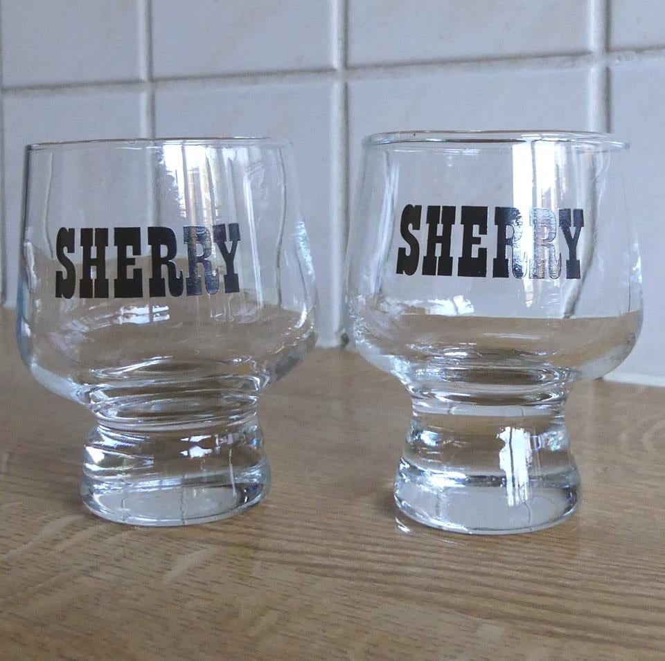 Vintage sherryglazen sherry glazen seventies retro tekst 2x, Glas of Glazen, Ophalen of Verzenden, Overige stijlen, Glas