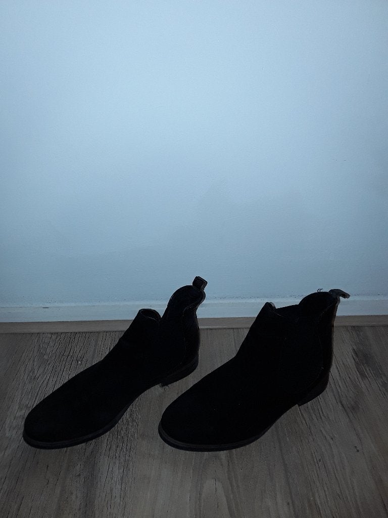 Omoda Zwarte Suede Enkellaarsjes Maat 42, Zwart, Omoda, Lage of Enkellaarzen, Ophalen of Verzenden