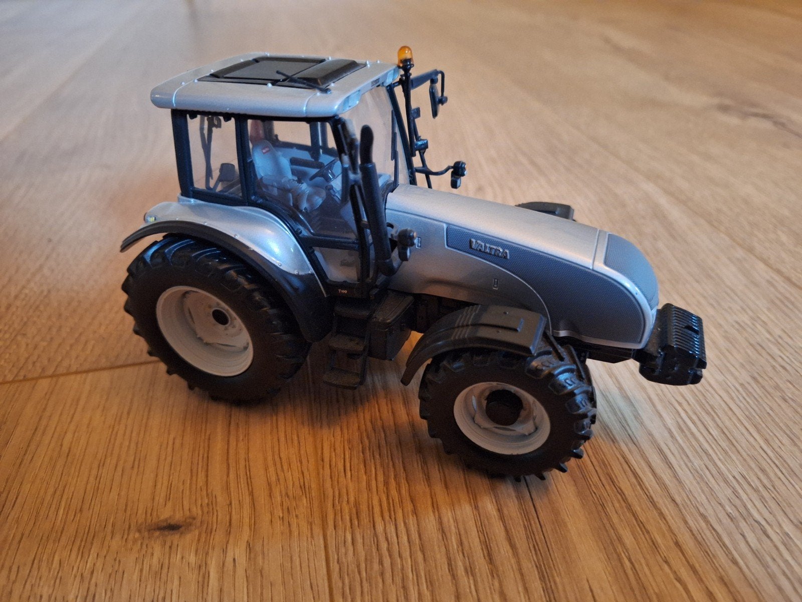 Valtra t serie 1:32, Ophalen of Verzenden, Tractor of Landbouw, Overige merken