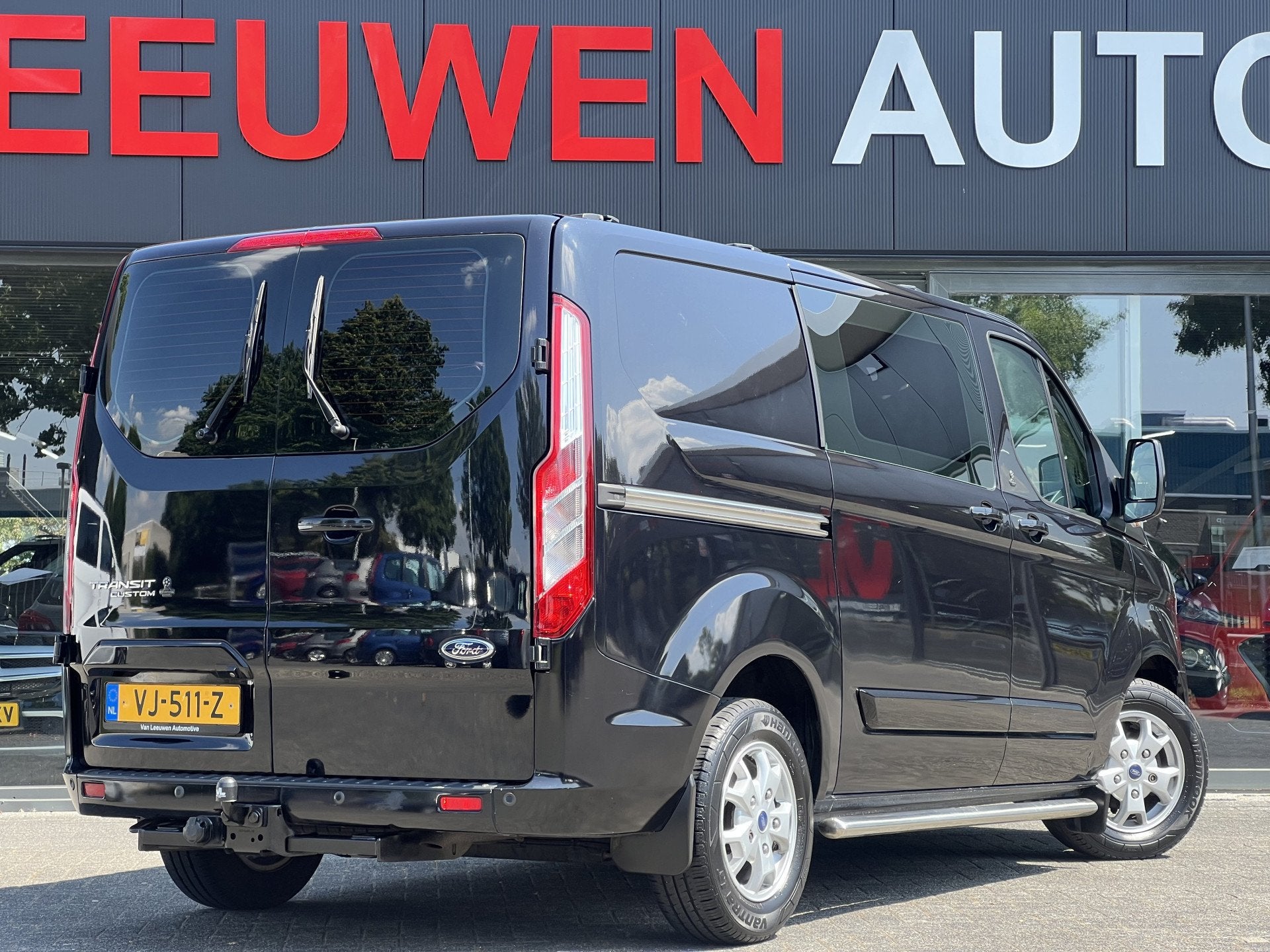 Foto 2 van Ford Transit Custom 270 2.2 TDCI L1H1 Champions Edition! | M