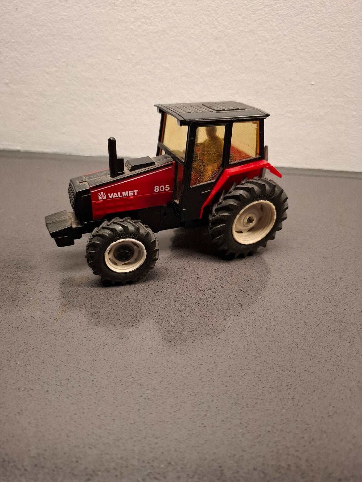 te koop britains valmet 805, Hobby en Vrije tijd, Modelauto's | 1:32, Ophalen of Verzenden, Zo goed als nieuw, Tractor of Landbouw