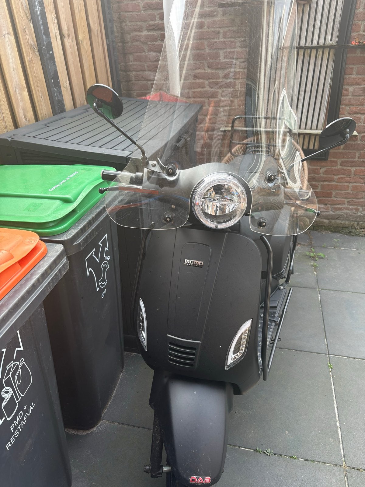 Momo Marino Elektrische Scooter - 1 jaar oud, Fietsen en Brommers, Ophalen, Maximaal 45 km/u, Elektrisch, Zo goed als nieuw