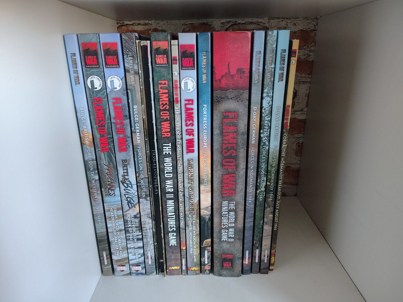 Flames of War: Fortress Europe Starterset + Boeken, Ophalen of Verzenden, Gebruikt, Historisch, Boek of Catalogus