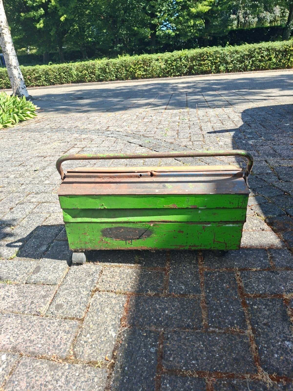 Oude gereedschapskist gevuld met diverse materialen, Ophalen, Gevuld, Gebruikt