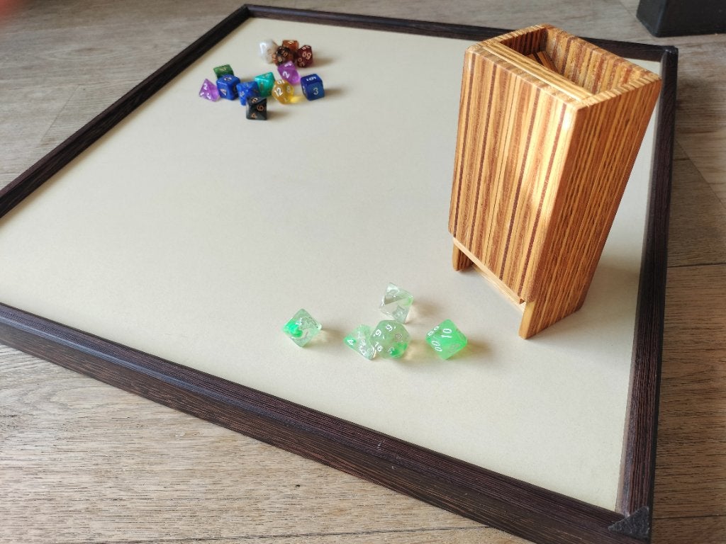 Dungeons&Dragons dobbelbord en dobbeltoren, Hobby en Vrije tijd, Wargaming, Ophalen, Zo goed als nieuw, Overige soorten, Toebehoren