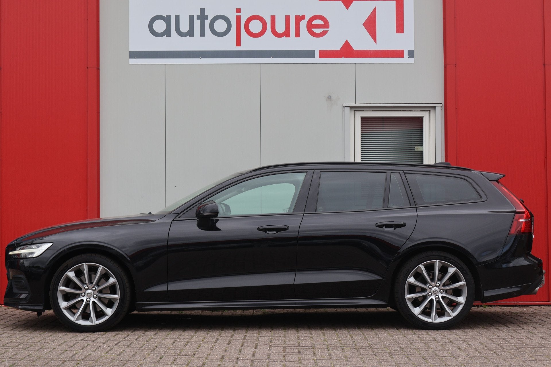 Volvo V60 2.0 T4 Momentum Pro (bj 2019, automaat), Auto's, Automatische klimaatregeling, 15 km/l, 4 cilinders, 1969 cc
