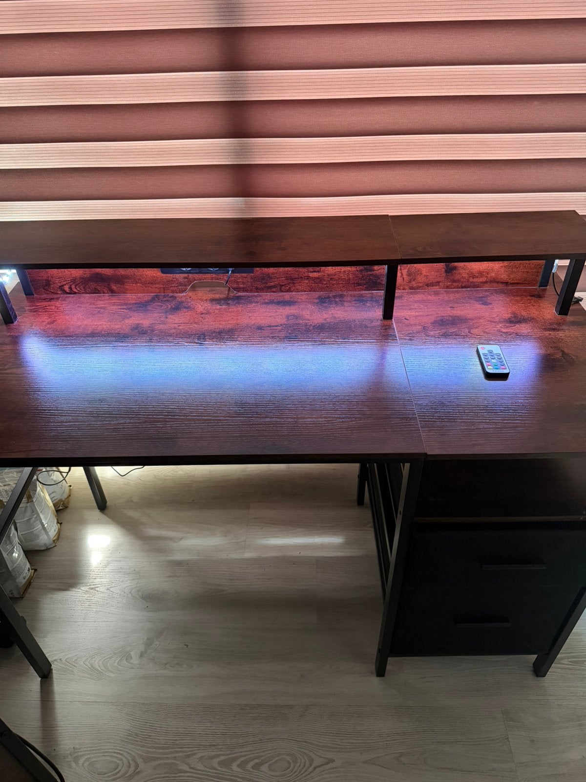 Bureau gaming met led en stopcontact er in, Ophalen, Zo goed als nieuw