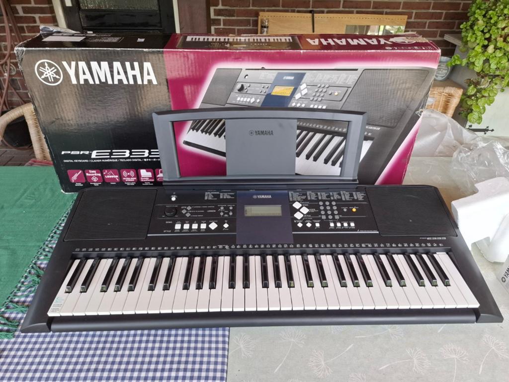 Yamaha PRS-E333 Digital Keyboard nieuwstaat, Ophalen, Zo goed als nieuw, 61 toetsen, Yamaha