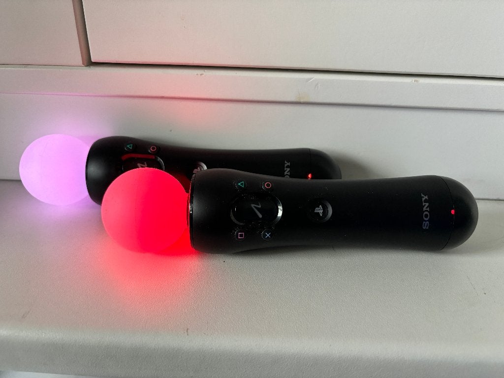 2 x Move controllers PS3 PS4 PS5 VR (ps3 versie), Spelcomputers en Games, Ophalen of Verzenden, Zo goed als nieuw, Sony PlayStation