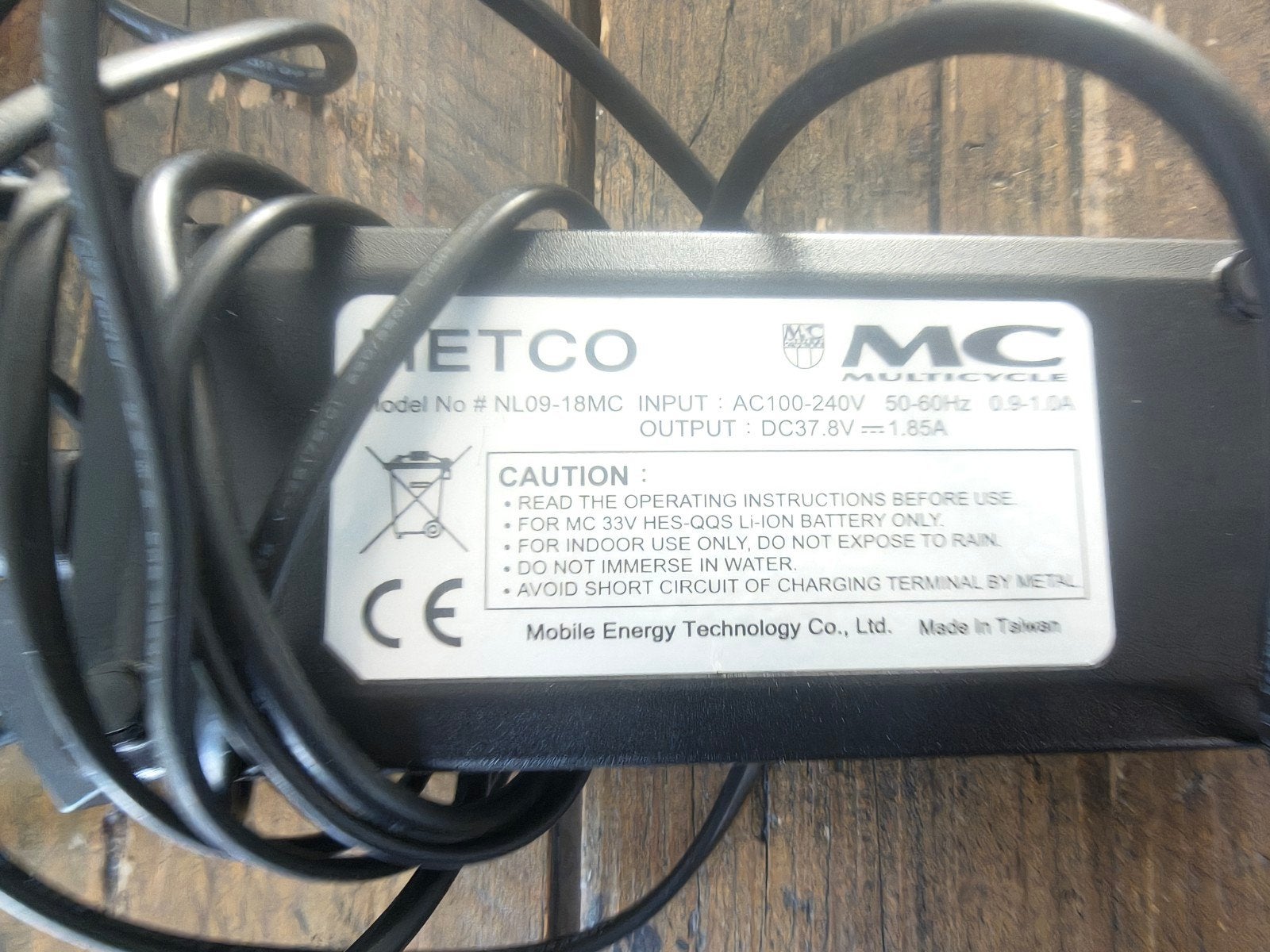 Oplader 4 pins 37,8 volt elektrische fiets, Ophalen of Verzenden, Zo goed als nieuw, Elektrische fiets