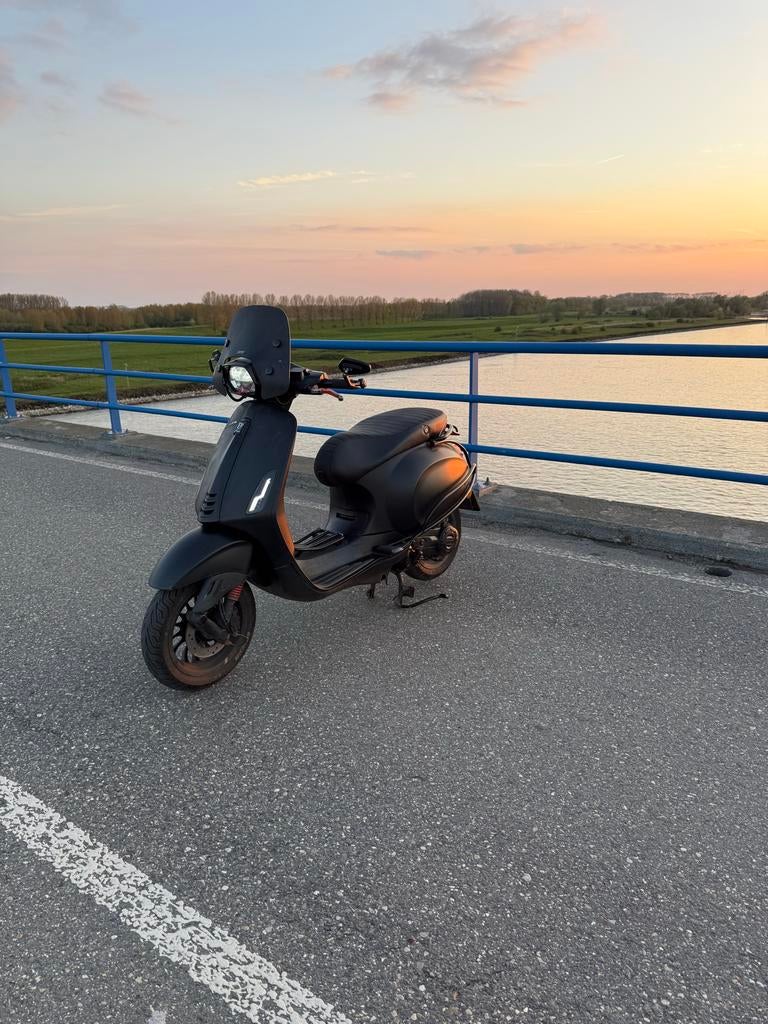 80cc, Vespa Sprint, Mat Zwart - Zo Goed Als Nieuw, Fietsen en Brommers, Scooters | Piaggio, Ophalen, Zo goed als nieuw, Benzine