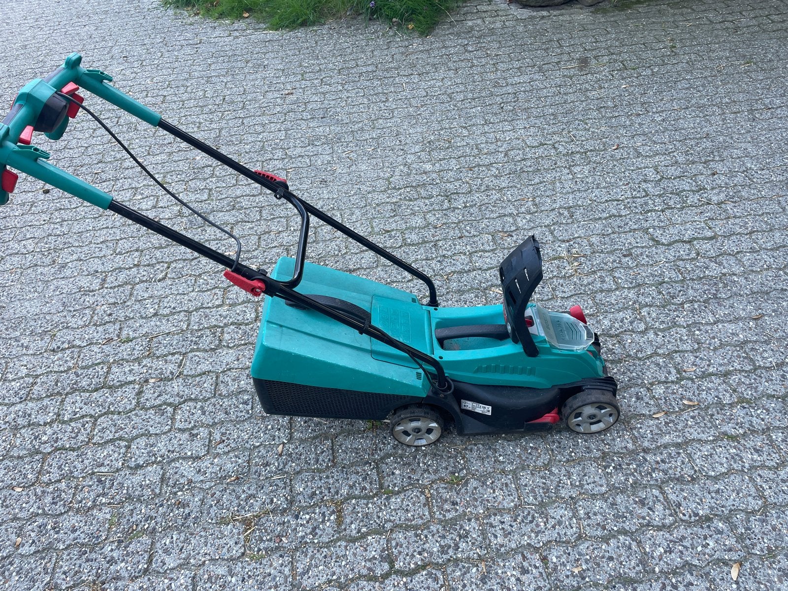 Bosch Rotak 32 LI Accu Grasmaaier - Compact & Krachtig, Ophalen, Cirkelmaaier, Gebruikt, Accu-grasmaaier