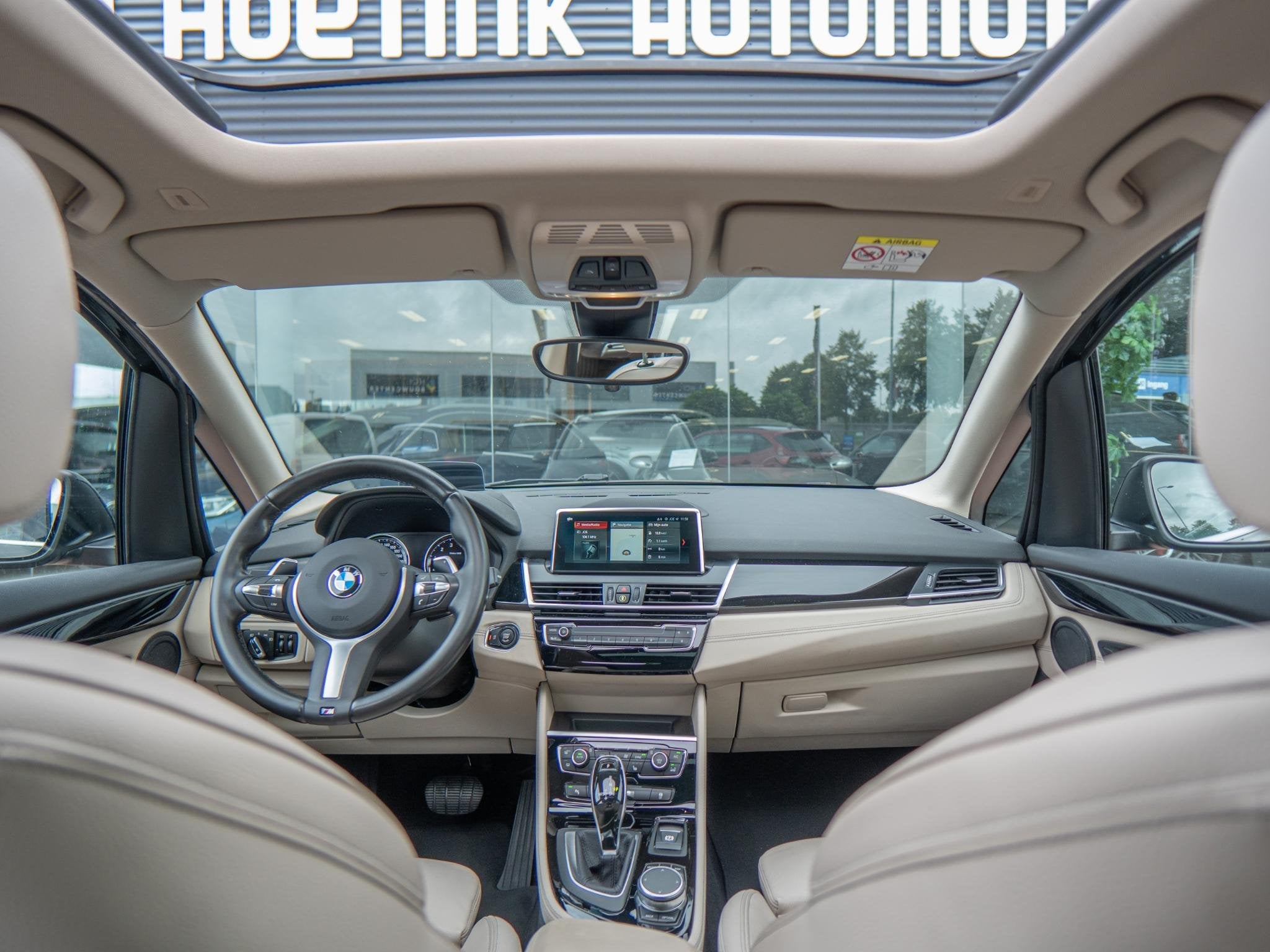 BMW 2-serie Active Tourer 220i High Executive | Pano | Afn t, 1998 cc, Gebruikt, Euro 6, Zwart