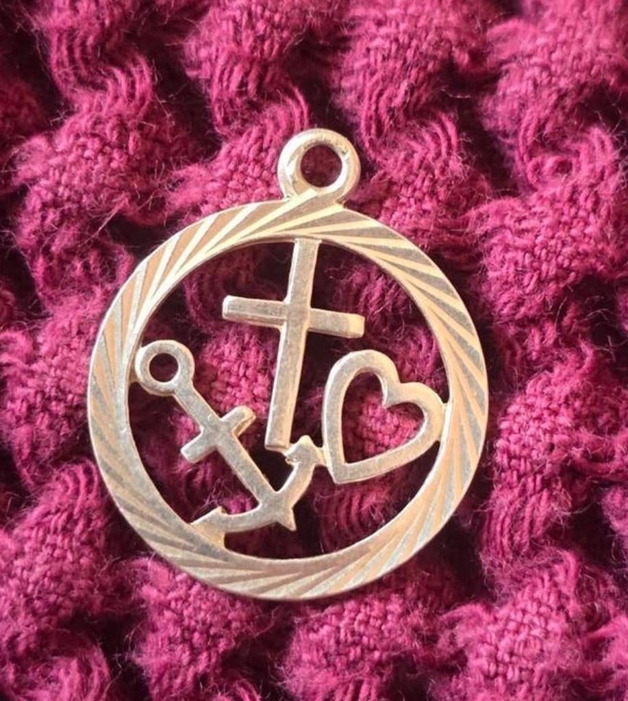 Zilveren hanger Geloof Hoop Liefde, Gebruikt, Verzenden, Kruis of Symbool, Zilver