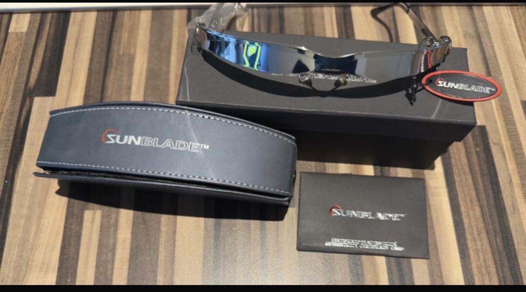2 st Nieuwe Sunblade Zonnebril - Stijlvol en Ongebruikt, Overige merken, Zonnebril, Zwart, Nieuw