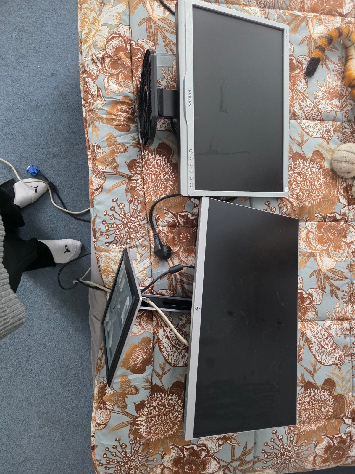 Twee gebruikte beeldschermen (HP en Philips), Computers en Software, Monitoren, Ophalen, Gebruikt, HDMI, Full HD