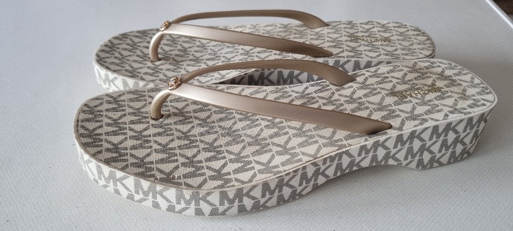 Michael Kors slippers sandalen mt 40, Kleding | Dames, Schoenen, Slippers, Ophalen of Verzenden, Zo goed als nieuw, Overige kleuren