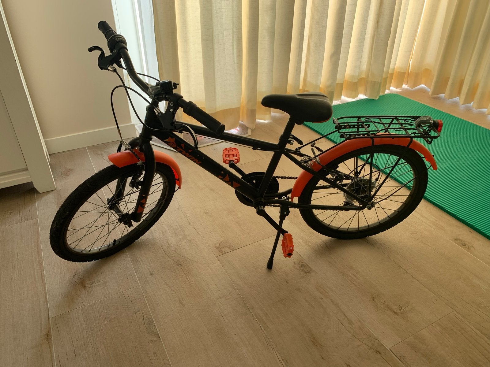 Kinderfiets 20 inch met versnellingen en bagagedrager, Ophalen, Zo goed als nieuw, Velgrem, 20 inch of meer