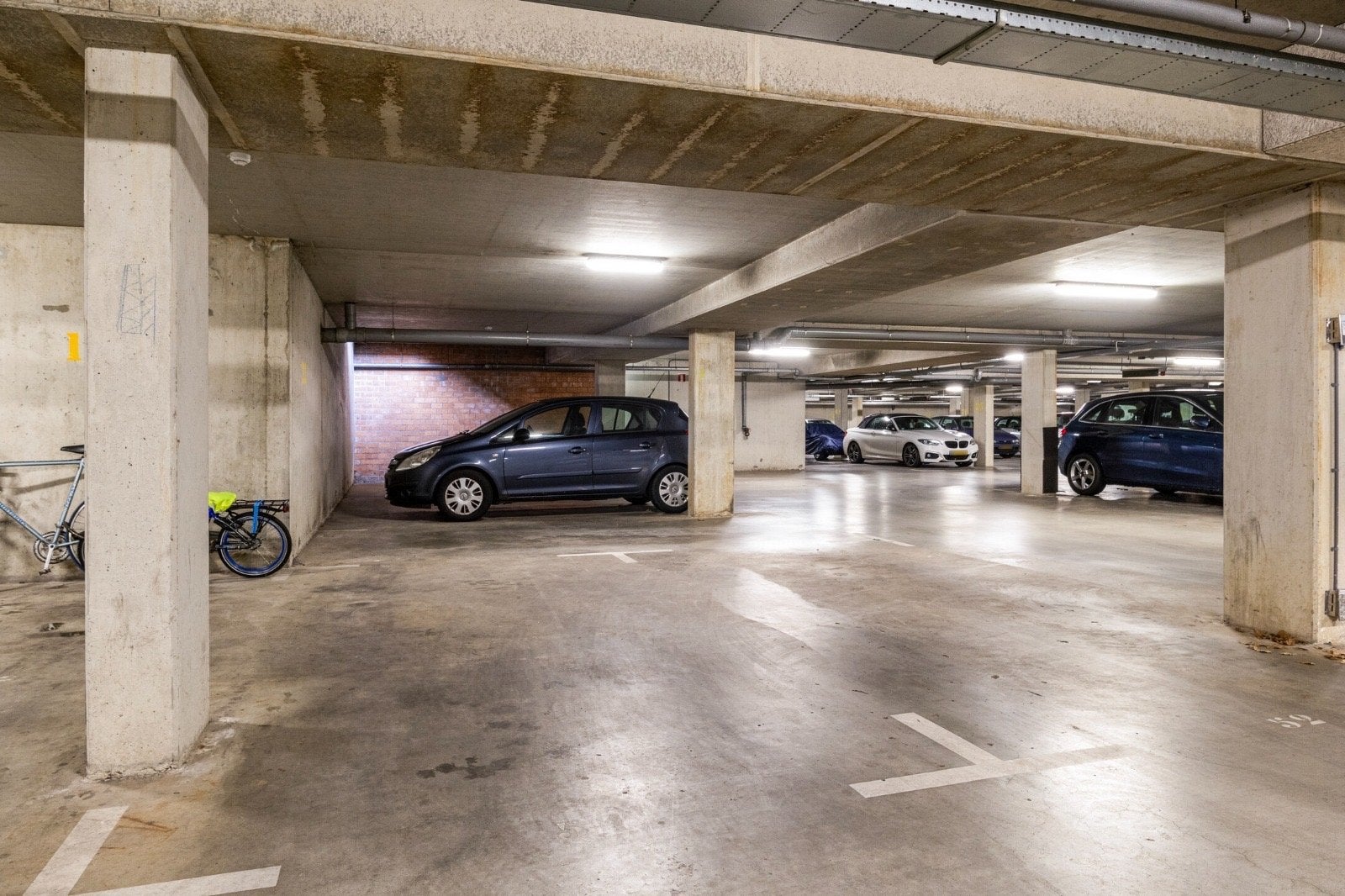 Te huur: parkeerplaats Amersfoort centrum, Huizen en Kamers, Garages en Parkeerplaatsen, Utrecht