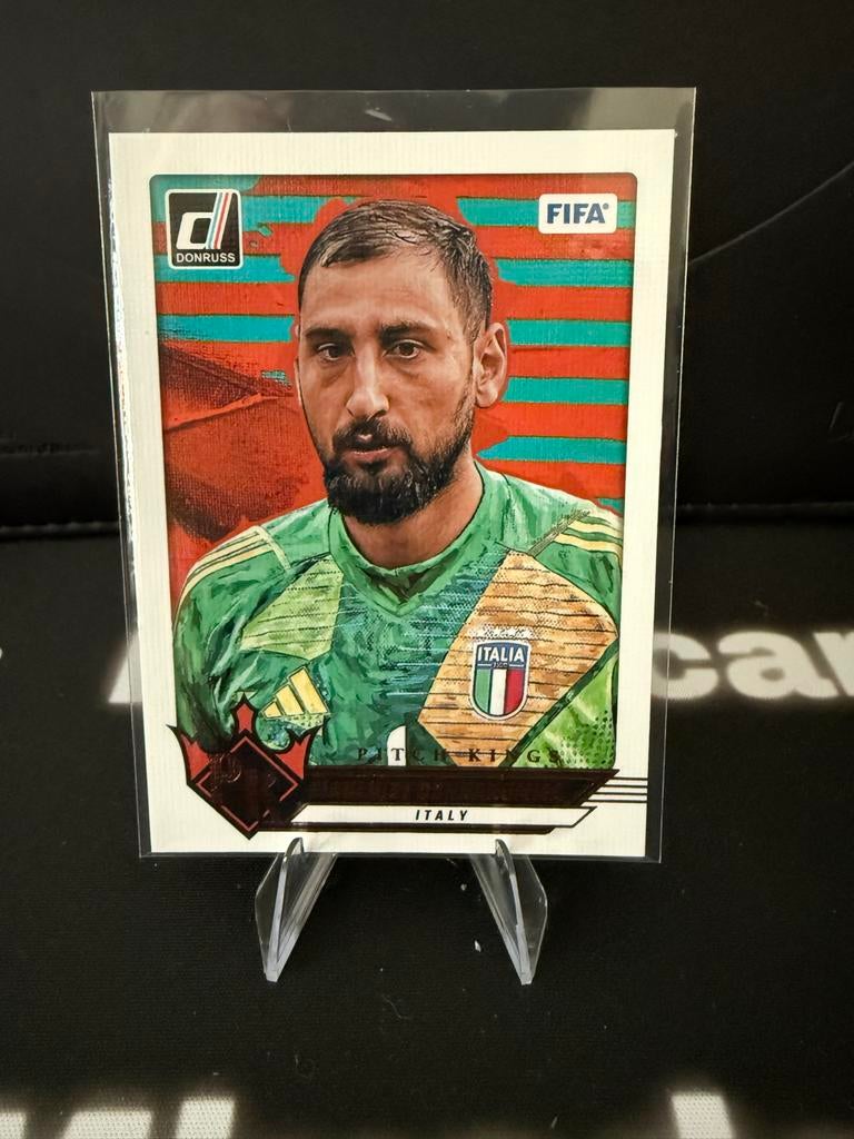 Gianluigi Donnarumma Panini Donruss Soccer Pitch Kings, Ophalen of Verzenden, Zo goed als nieuw, Buitenlandse clubs, Spelerskaart