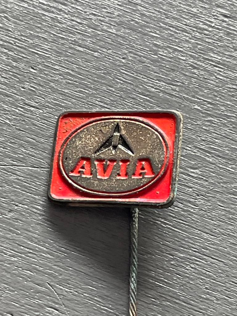 Vintage AVIA Speldje/Pin - Zeldzaam Verzamelobject, Gebruikt, Ophalen of Verzenden, Speldje of Pin, Nvt
