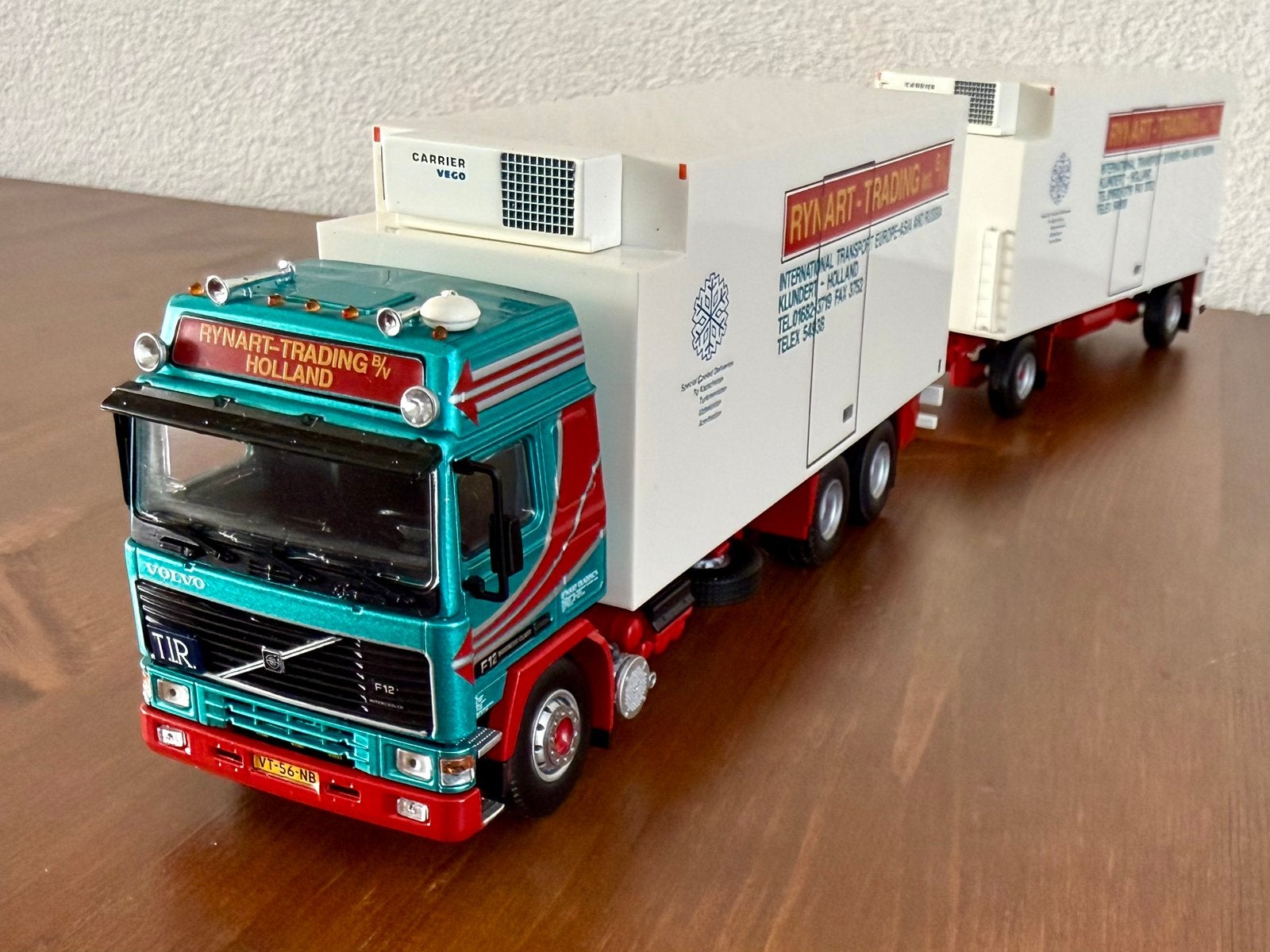 Tekno: Rynart Trading Volvo F12 Middle East  NR: 31/225, Hobby en Vrije tijd, Ophalen of Verzenden, Zo goed als nieuw, Bus of Vrachtwagen