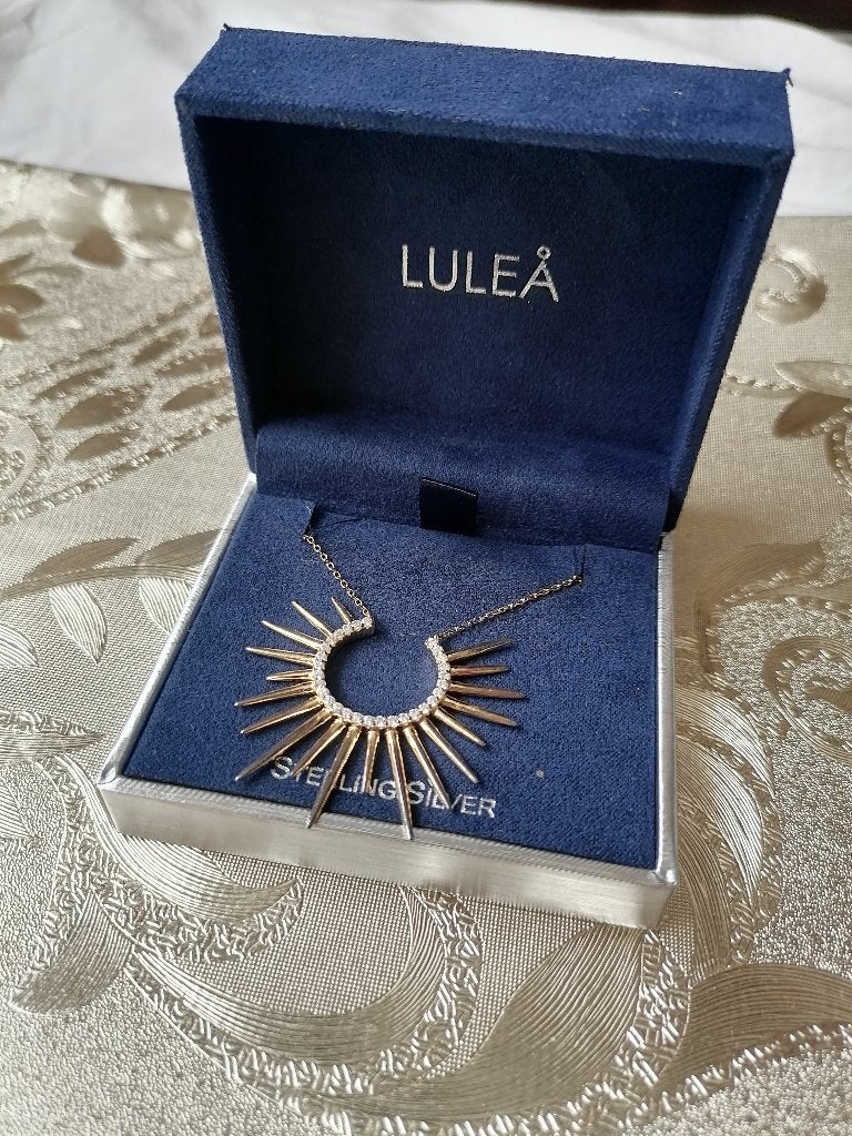 Luleå gouden ketting met hanger en kristallen, Met hanger, Nieuw, Ophalen of Verzenden, Goud